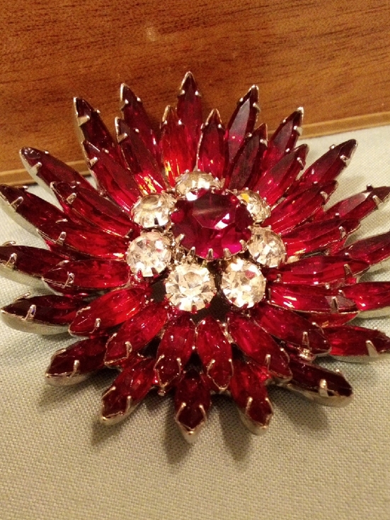 Red Crystal Flower Brooch - Sparkling Statement Pin - Picture 3 of 5